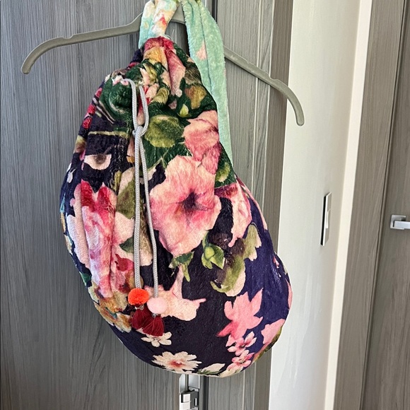 JOHNNY WAS one shoulder velour drawstring backpack / sling bag w logo tag - Picture 2 of 10